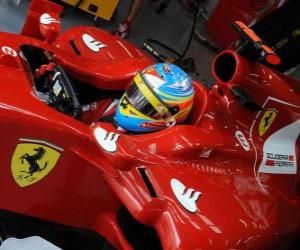 пазл Фернандо Алонсо, готовясь к гонке Ferrari